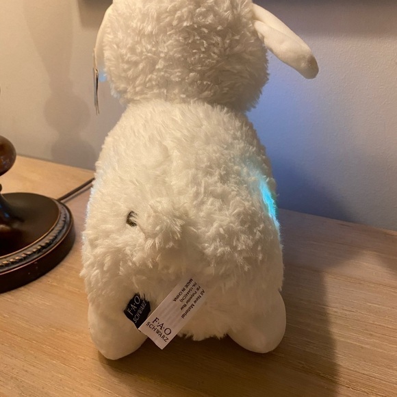 Vintage white 15” lambFAO Schwarz! Furr white & soft. Blue lights so endearing. - Picture 8 of 8